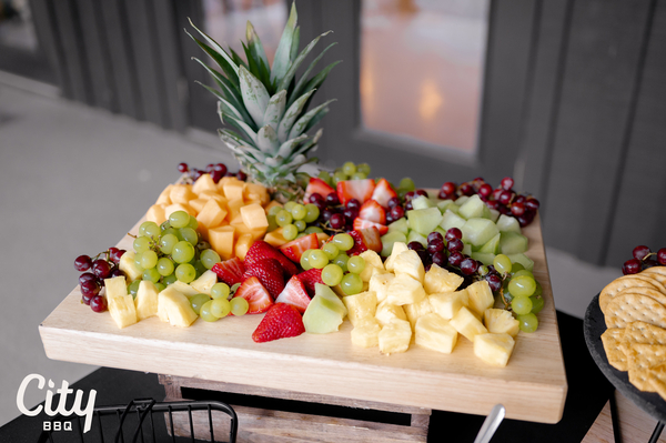 Seasonal Fruit & Dip